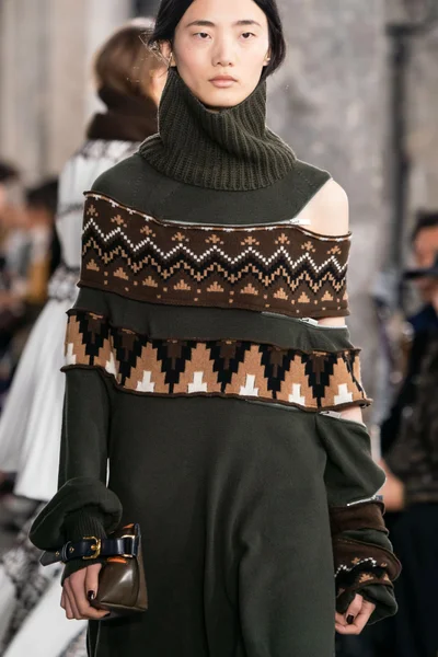 Look 77